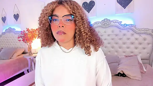 NiaColusi online show from 17, 11, 2025