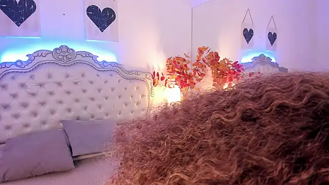 NiaColusi online show from 18, 10, 2025