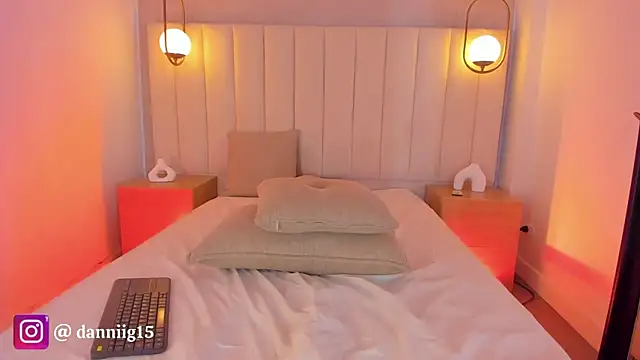 kosmic Angel online show from 4, 3, 2025