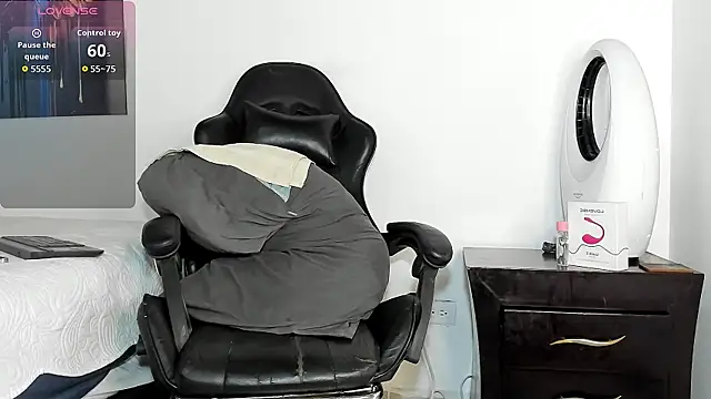 tizziano castillo  online show from 7, 3, 2026