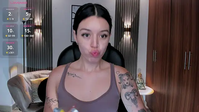 zoee jackson online show from 25, 6, 2026