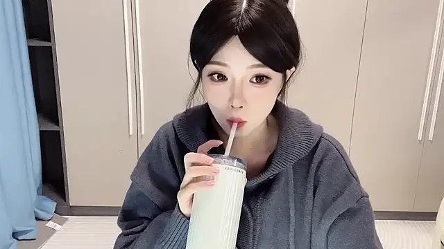 Q-ing online show from 24, 11, 2025