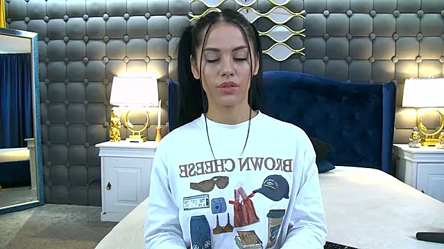 LeyaCass online show from 23, 9, 2025