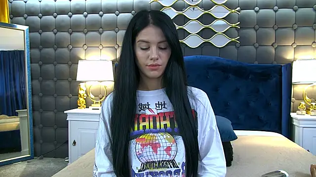 LeyaCass online show from 10, 9, 2025