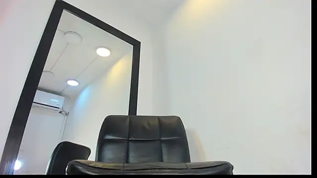 Snapshot of vera_candella chatting on 24, 6, 2026 vera candella online show from 24, 6, 2026