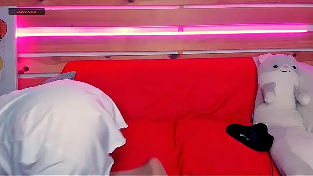 Nora Adamss online show from 2, 10, 2025