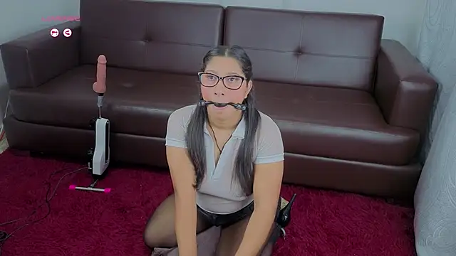 Mariana Lu online show from 2, 11, 2025