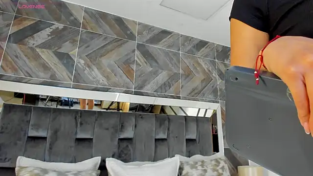 TaniaSmith1 online show from 7, 10, 2025