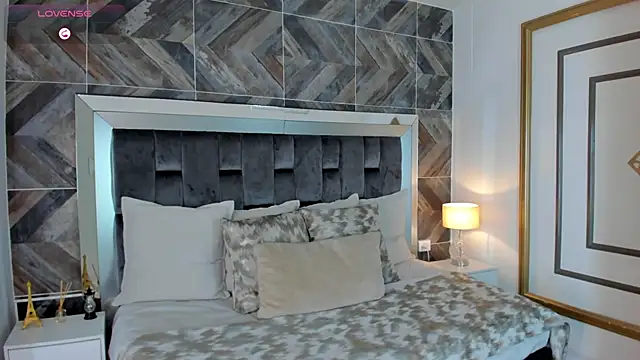 TaniaSmith1 online show from 13, 9, 2025