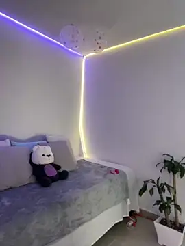 AmmyCollinsW online show from 6, 4, 2026