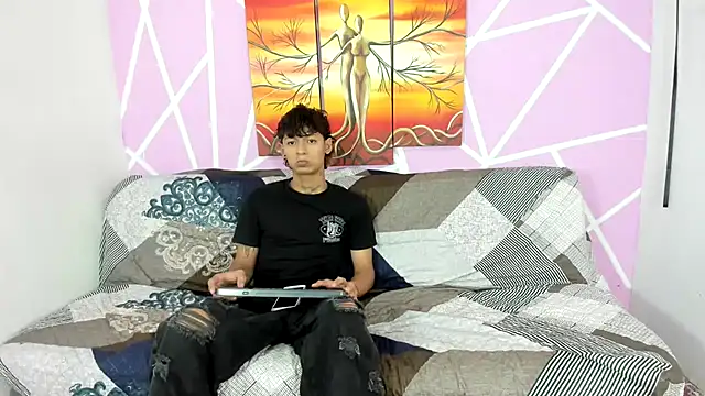 Fresahot2005 online show from 25, 1, 2025