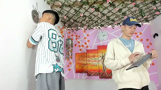 Fresahot2005 online show from 15, 3, 2025