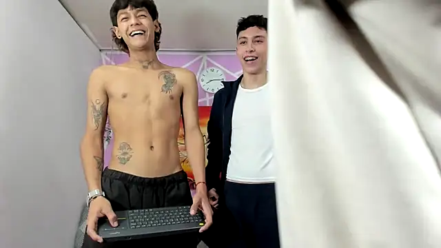 Fresahot2005 online show from 31, 1, 2025