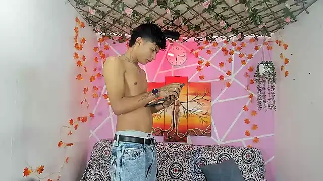 Fresahot2005 online show from 25, 11, 2025