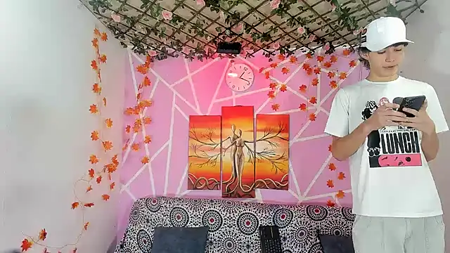 Fresahot2005 online show from 23, 11, 2025