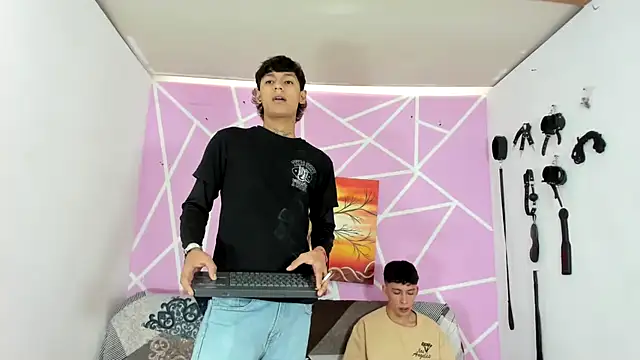 Fresahot2005 online show from 27, 1, 2025