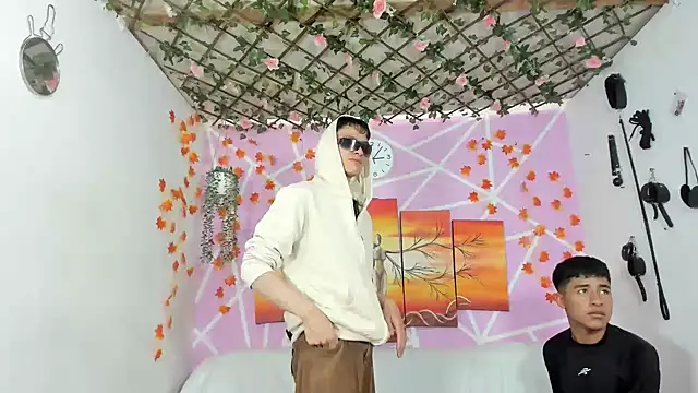 Fresahot2005 online show from 13, 3, 2025