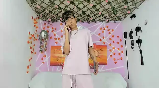 Fresahot2005 online show from 9, 3, 2025