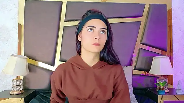 Snapshot of NicoleEsposito chatting on 2, 10, 2025 NicoleEsposito online show from 2, 10, 2025