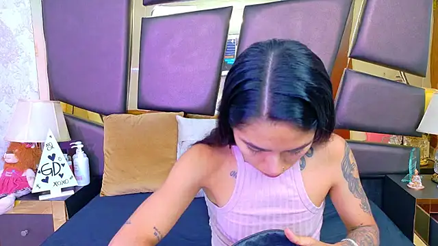 NicoleEsposito online show from 10, 4, 2026