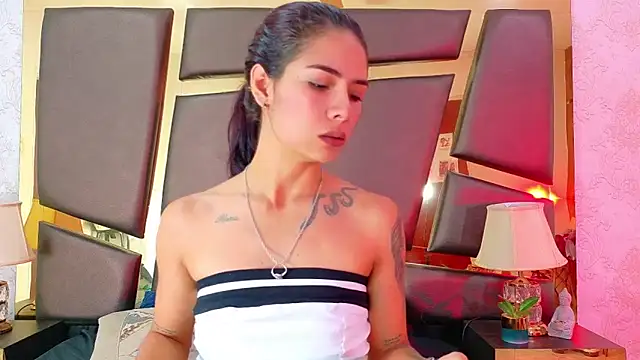 Snapshot of NicoleEsposito chatting on 23, 9, 2025 NicoleEsposito online show from 23, 9, 2025