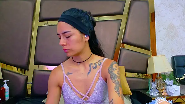 NicoleEsposito online show from 4, 4, 2026