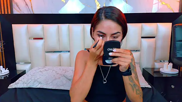 Snapshot of NicoleEsposito chatting on 14, 10, 2025 NicoleEsposito online show from 14, 10, 2025