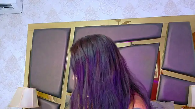 Snapshot of NicoleEsposito chatting on 25, 11, 2025 NicoleEsposito online show from 25, 11, 2025