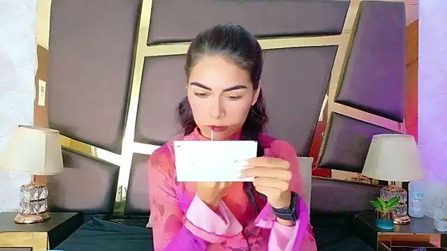 Snapshot of NicoleEsposito chatting on 4, 10, 2025 NicoleEsposito online show from 4, 10, 2025