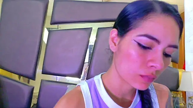 NicoleEsposito online show from 15, 4, 2026