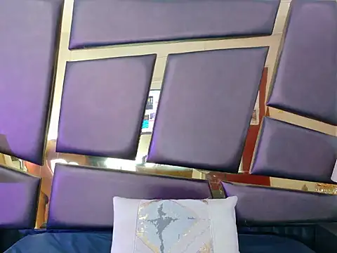 Snapshot of NicoleEsposito chatting on 12, 9, 2025 NicoleEsposito online show from 12, 9, 2025