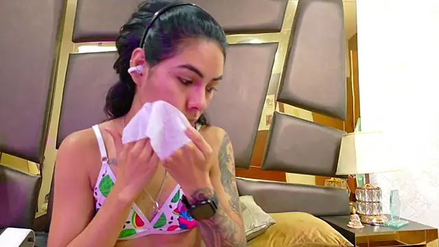 Snapshot of NicoleEsposito chatting on 4, 2, 2026 NicoleEsposito online show from 4, 2, 2026