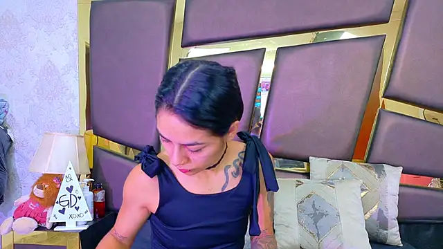 NicoleEsposito online show from 8, 4, 2026