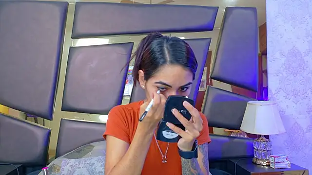 Snapshot of NicoleEsposito chatting on 5, 11, 2025 NicoleEsposito online show from 5, 11, 2025