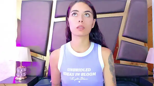 Snapshot of NicoleEsposito chatting on 10, 9, 2025 NicoleEsposito online show from 10, 9, 2025