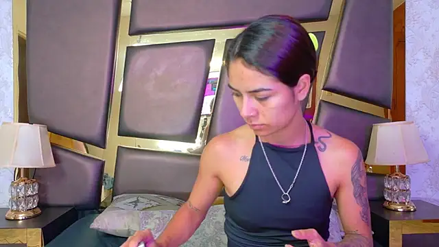 Snapshot of NicoleEsposito chatting on 24, 11, 2025 NicoleEsposito online show from 24, 11, 2025