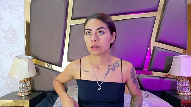 Snapshot of NicoleEsposito chatting on 20, 10, 2025 NicoleEsposito online show from 20, 10, 2025