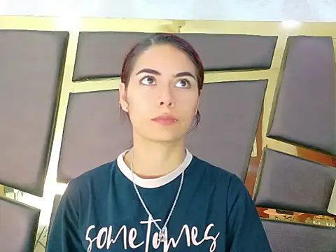 Snapshot of NicoleEsposito chatting on 17, 9, 2025 NicoleEsposito online show from 17, 9, 2025