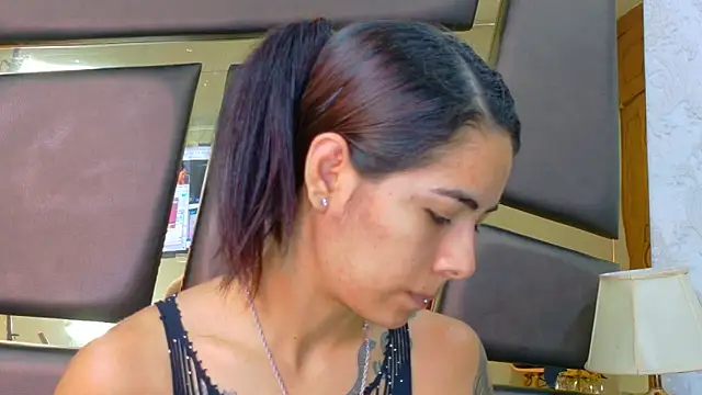 Snapshot of NicoleEsposito chatting on 14, 11, 2025 NicoleEsposito online show from 14, 11, 2025