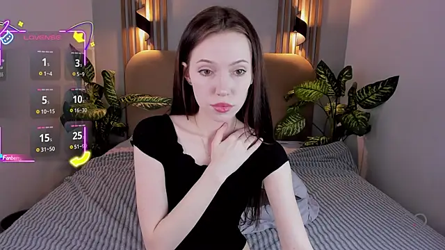 NikkiMiltons online show from 25, 9, 2025