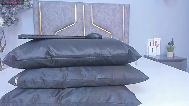 Maddyjohnsonn online show from 6, 12, 2024