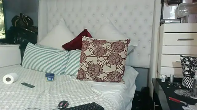 Snapshot of Carocurvy chatting on 22, 11, 2025 Carocurvy online show from 22, 11, 2025