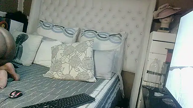 Snapshot of Carocurvy chatting on 4, 10, 2025 Carocurvy online show from 4, 10, 2025