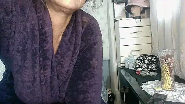 Snapshot of Carocurvy chatting on 2, 11, 2025 Carocurvy online show from 2, 11, 2025