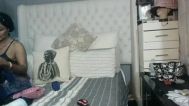 Snapshot of Carocurvy chatting on 2, 11, 2025 Carocurvy online show from 2, 11, 2025