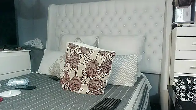 Snapshot of Carocurvy chatting on 10, 11, 2025 Carocurvy online show from 10, 11, 2025