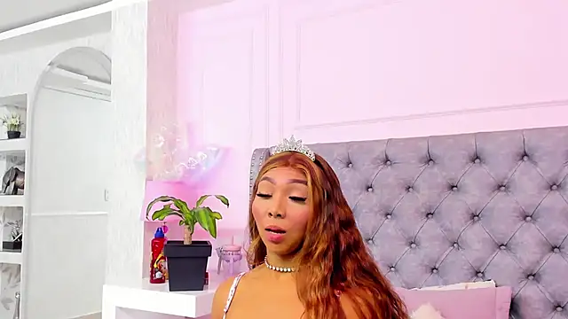 HaileeRoberts online show from 10, 4, 2026