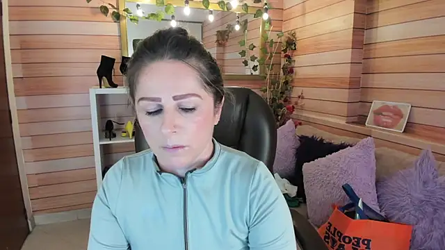 Snapshot of Victoria_collins_1 chatting on 14, 2, 2026 Victoria collins 1 online show from 14, 2, 2026