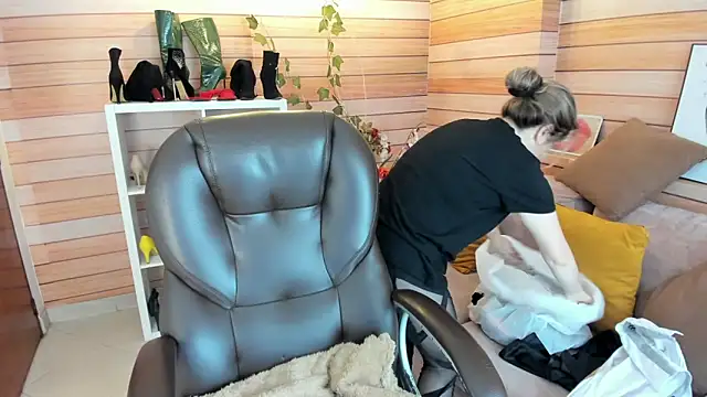 Victoria collins 1 online show from 20, 12, 2025