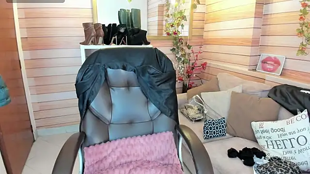 Victoria collins 1 online show from 24, 3, 2026